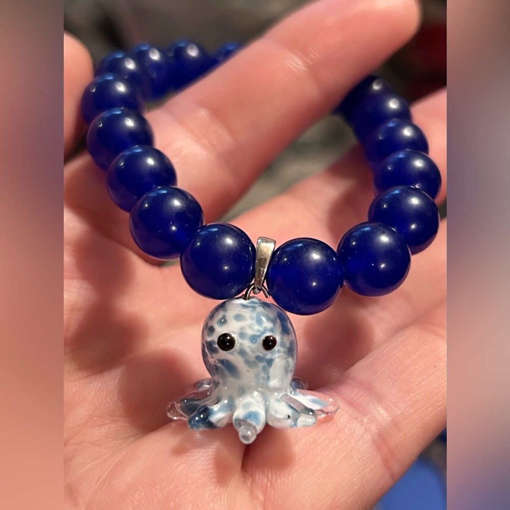 Handmade 10mm Genuine Sapphire Jade Beaded Strtch Bracelet w Glass Octopus Charm